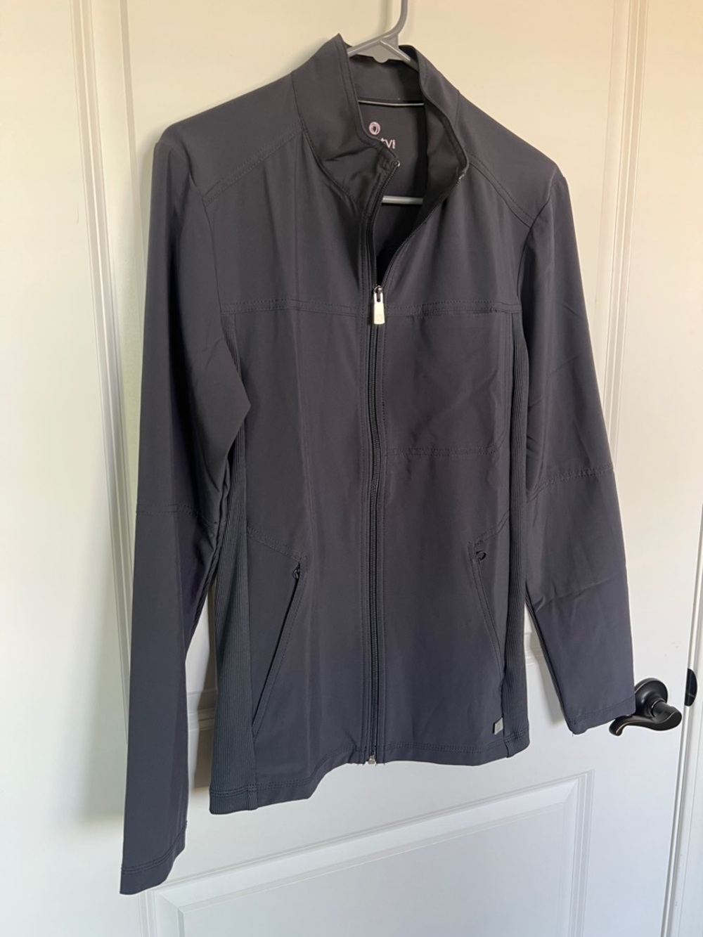 Cherokee Infinity Men’s Gray Ribbed Panel Scrub Jacket. - Picture 2 of 6